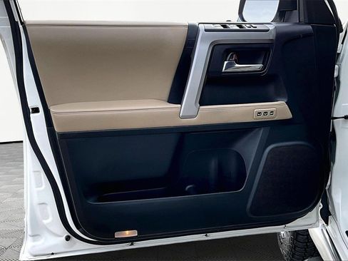 Used 2016 Toyota 4Runner Limited image 23