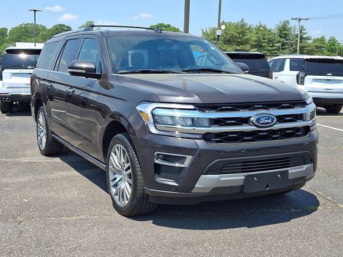 Used 2024 Ford Expedition Max Limited AWD/4WD image 2