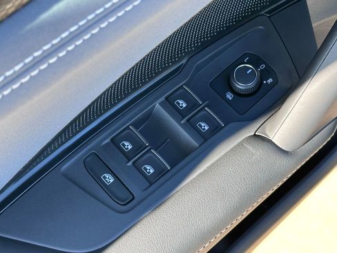 New 2026 Volkswagen Tiguan SE FWD image 11