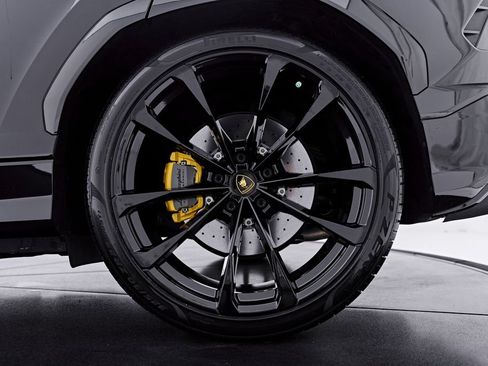 Used 2022 Lamborghini Urus AWD/4WD image 28
