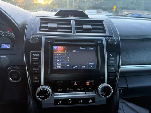 Used 2013 Toyota Camry SE w/ Leather Pkg FWD image 21