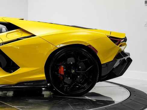 Used 2025 Lamborghini Revuelto AWD/4WD image 13