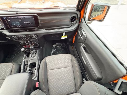 New 2025 Jeep Gladiator Mojave w/ Convenience Group image 15