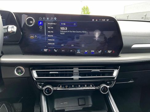 Used 2025 Chevrolet Traverse LT w/ Sun and Wheel Package AWD/4WD image 16
