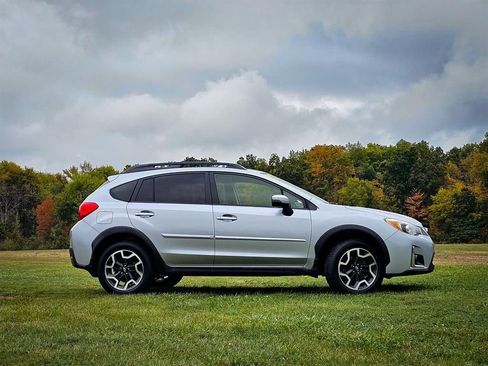 Used 2017 Subaru Crosstrek 2.0i Limited w/ Popular Package #2 image 3