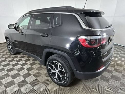 Used 2024 Jeep Compass Limited w/ Sun and Sound Group AWD/4WD image 5
