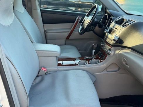 Used 2011 Toyota Highlander Limited w/ Tow Pkg FWD image 15