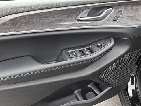 Used 2024 Jeep Grand Cherokee L Limited w/ Luxury Tech Group II image 12