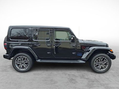 Used 2022 Jeep Wrangler Unlimited Sahara image 7