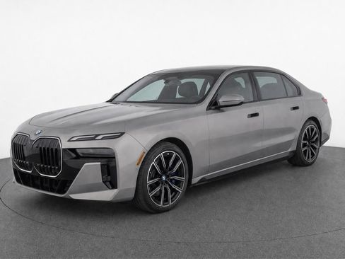 Used 2026 BMW 740i xDrive AWD/4WD image 7