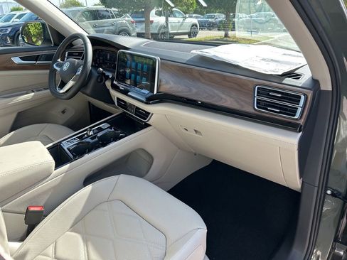 New 2026 Volkswagen Atlas SE image 44