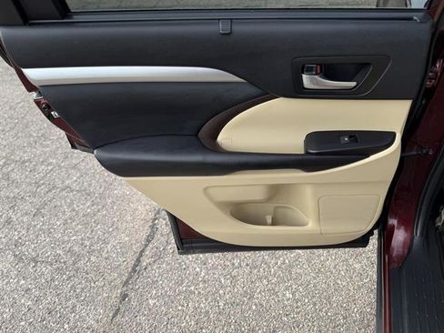 Used 2019 Toyota Highlander Limited Platinum image 13
