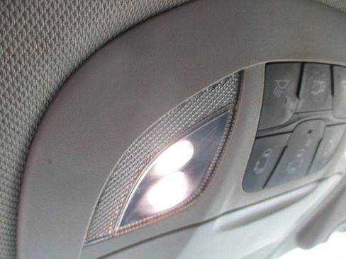 Used 2020 Chrysler Voyager Lxi FWD image 40