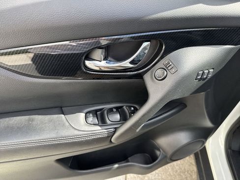 Used 2020 Nissan Rogue SL w/ Premium Package image 41