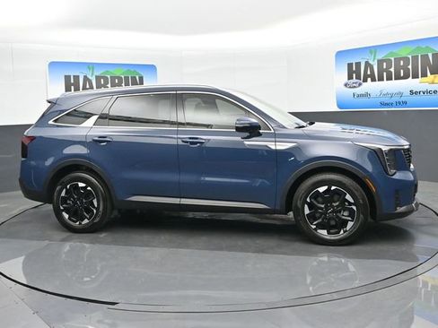 Used 2025 Kia Sorento S FWD image 7