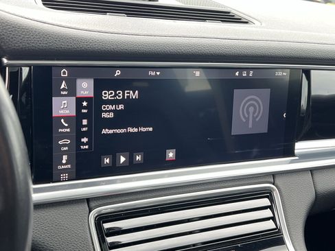 Used 2018 Porsche Panamera 4 image 18