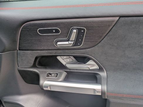 Certified 2025 Mercedes-Benz GLB 250 4MATIC image 39