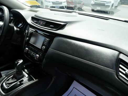 Used 2019 Nissan Rogue SL AWD/4WD image 29