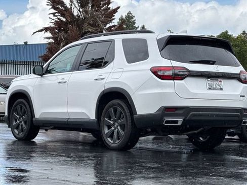 Certified 2025 Honda Pilot Sport image 5