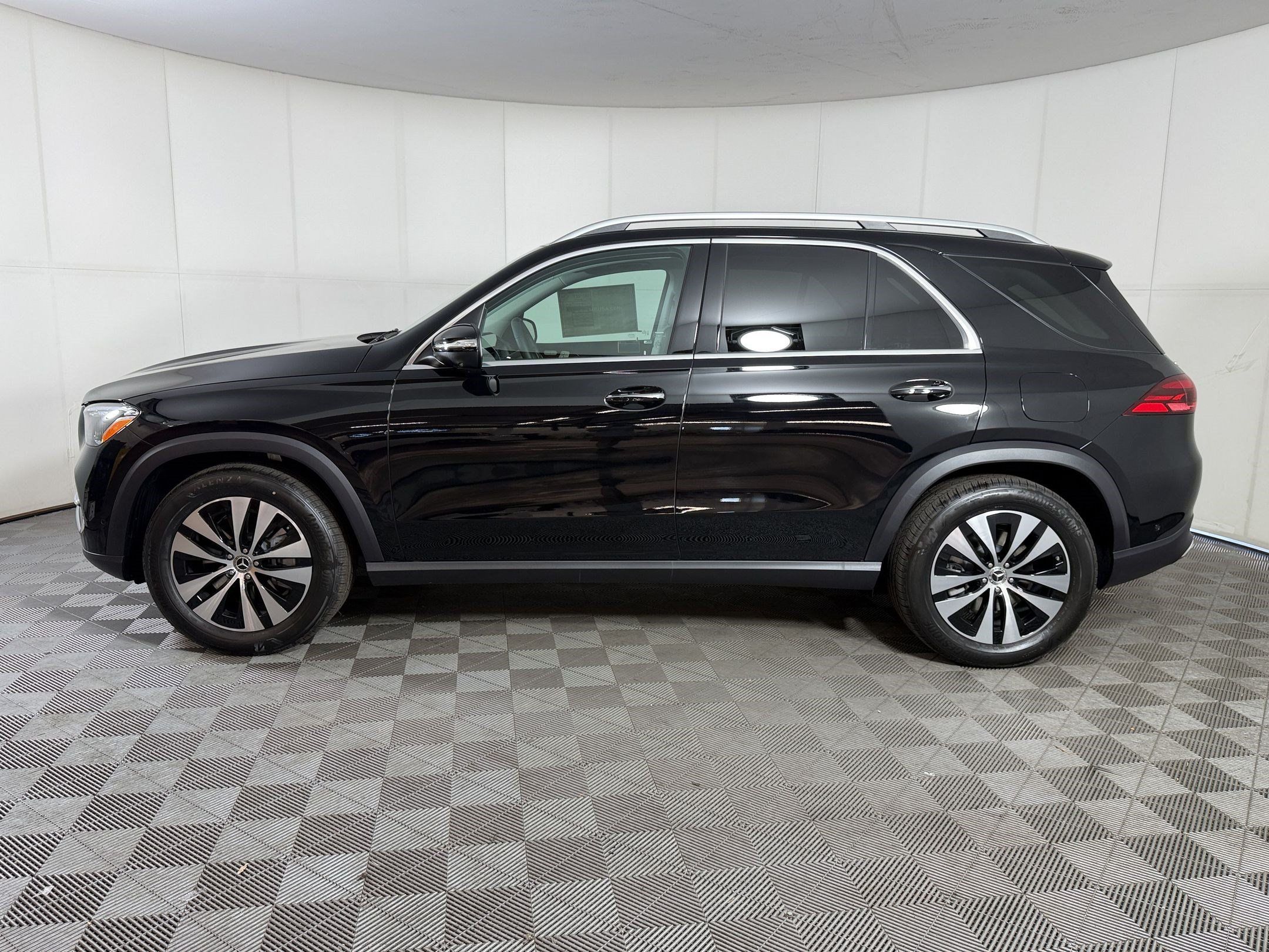 New 2026 Mercedes-Benz GLE 450e 4MATIC image 2