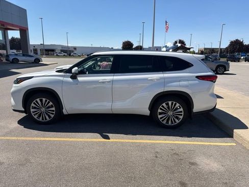 Used 2021 Toyota Highlander Platinum AWD/4WD image 6