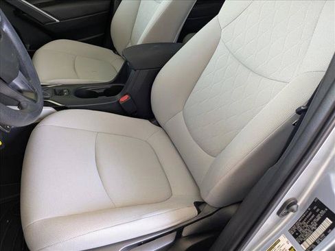 Used 2022 Toyota Corolla Cross L FWD image 12