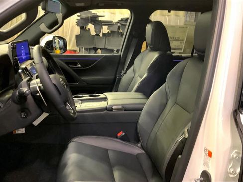 New 2026 Lexus LX 700h Luxury image 9