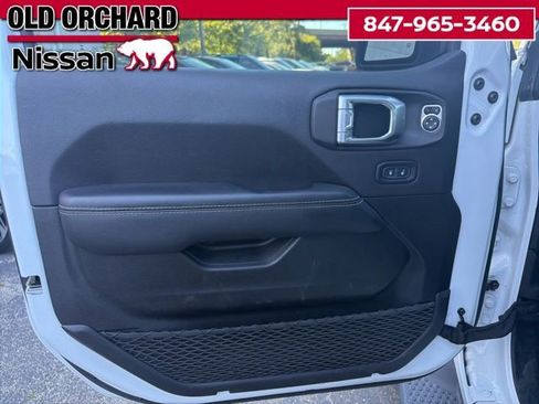 Used 2022 Jeep Wrangler Unlimited Sahara AWD/4WD image 15
