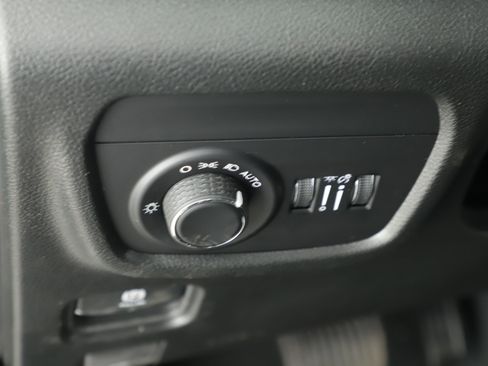 New 2025 Jeep Grand Cherokee Altitude image 11