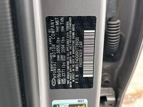 Used 2024 Hyundai Elantra Limited FWD image 12