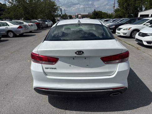 Used 2018 Kia Optima LX w/ 17" Alloy Wheels Package FWD image 6
