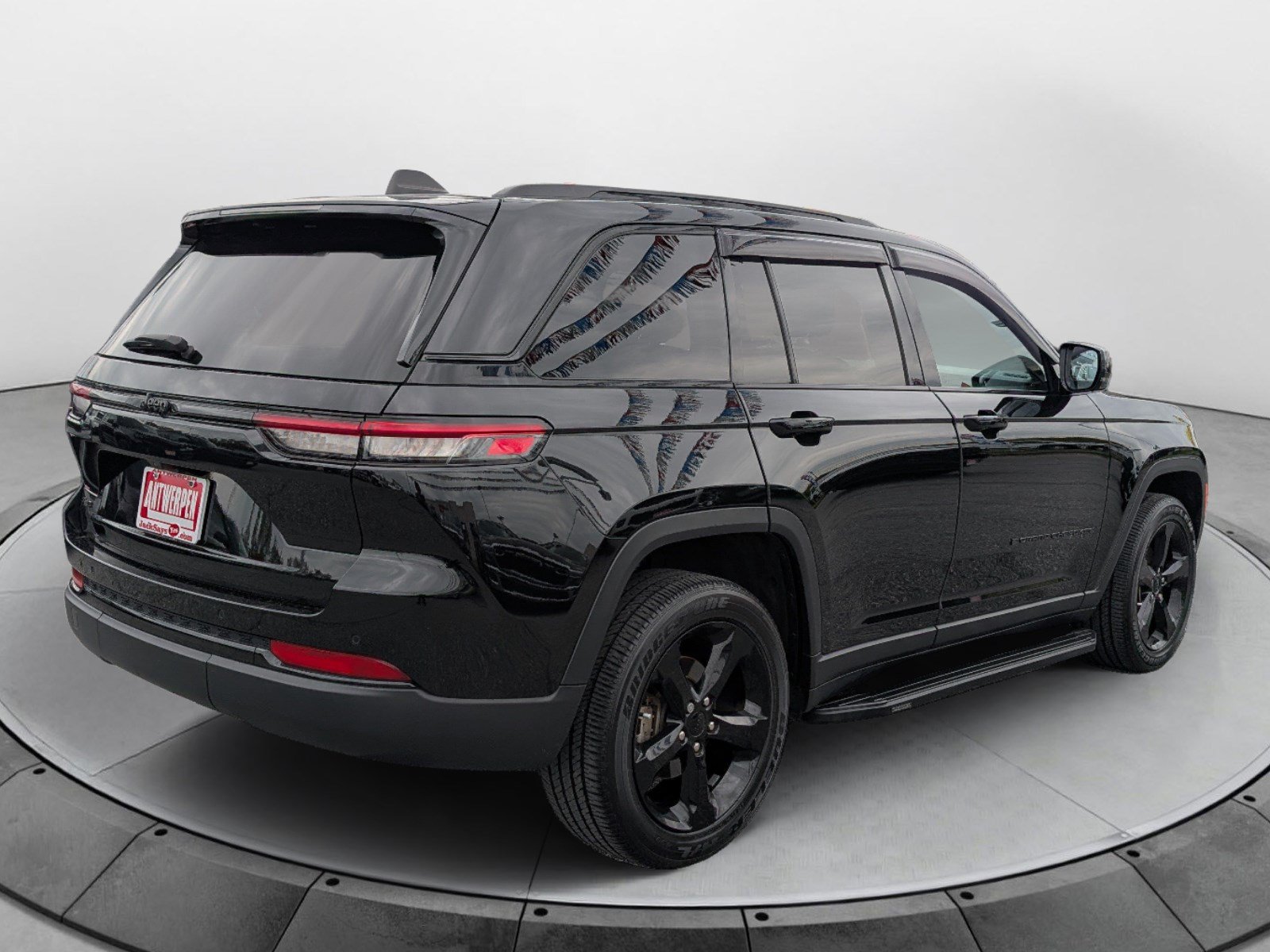 Used 2024 Jeep Grand Cherokee Altitude AWD/4WD image 3