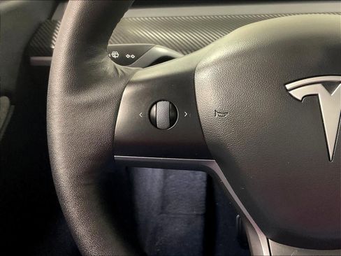 Used 2022 Tesla Model Y Long Range image 23