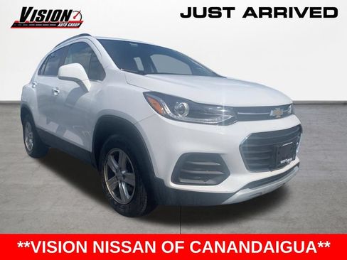 Used 2019 Chevrolet Trax LT w/ LT Convenience Package AWD/4WD image 2