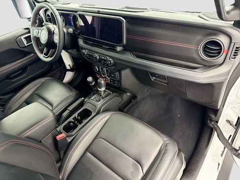 Used 2024 Jeep Wrangler Unlimited Rubicon image 16