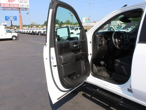 Used 2025 Chevrolet Silverado 2500 W/T w/ WT/CX Safety Package AWD/4WD image 31