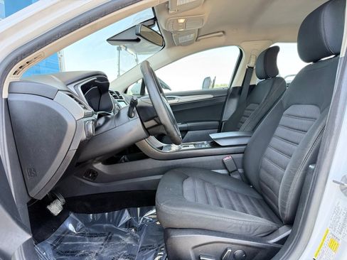 Used 2019 Ford Fusion SE FWD image 11