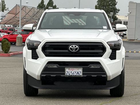 Used 2025 Toyota Tacoma SR5 image 10