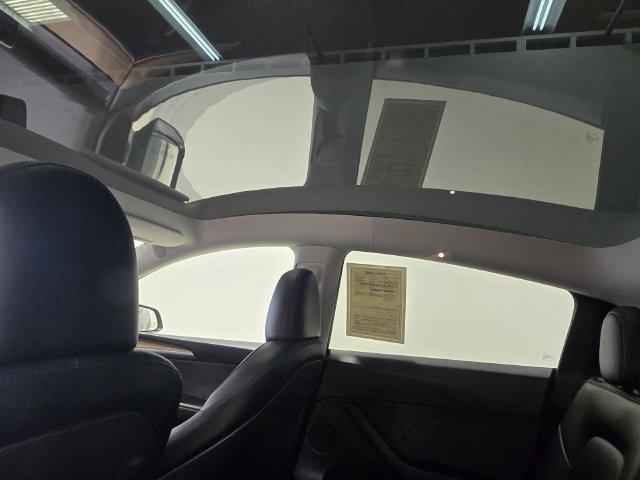 Used 2024 Tesla Model Y Long Range AWD/4WD image 18