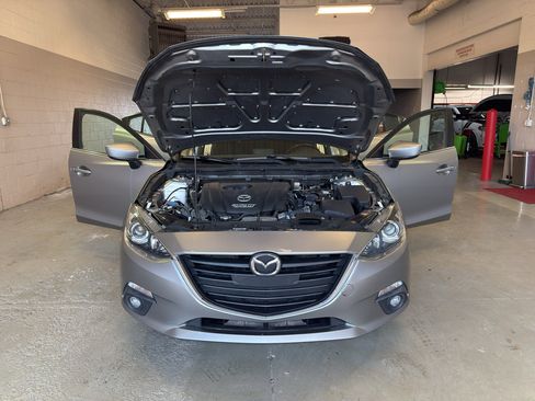 Used 2016 MAZDA MAZDA3 i Touring w/ Popular Equipment Package FWD image 8