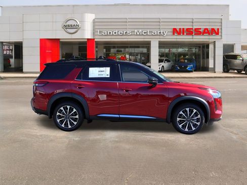 New 2026 Nissan Pathfinder Platinum image 2