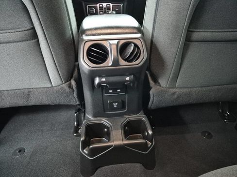 Used 2024 Jeep Gladiator Sport AWD/4WD image 17