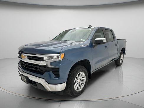 Used 2024 Chevrolet Silverado 1500 LT AWD/4WD image 3