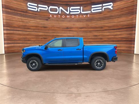 Used 2022 Chevrolet Silverado 1500 ZR2 w/ Technology Package AWD/4WD image 2