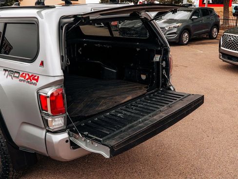 Used 2020 Toyota Tacoma TRD Off-Road w/ TRD Premium Off Road Package AWD/4WD image 52