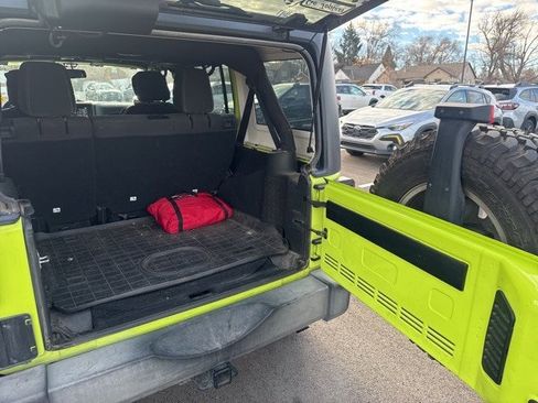 Used 2016 Jeep Wrangler Unlimited Rubicon w/ Connectivity Group image 11