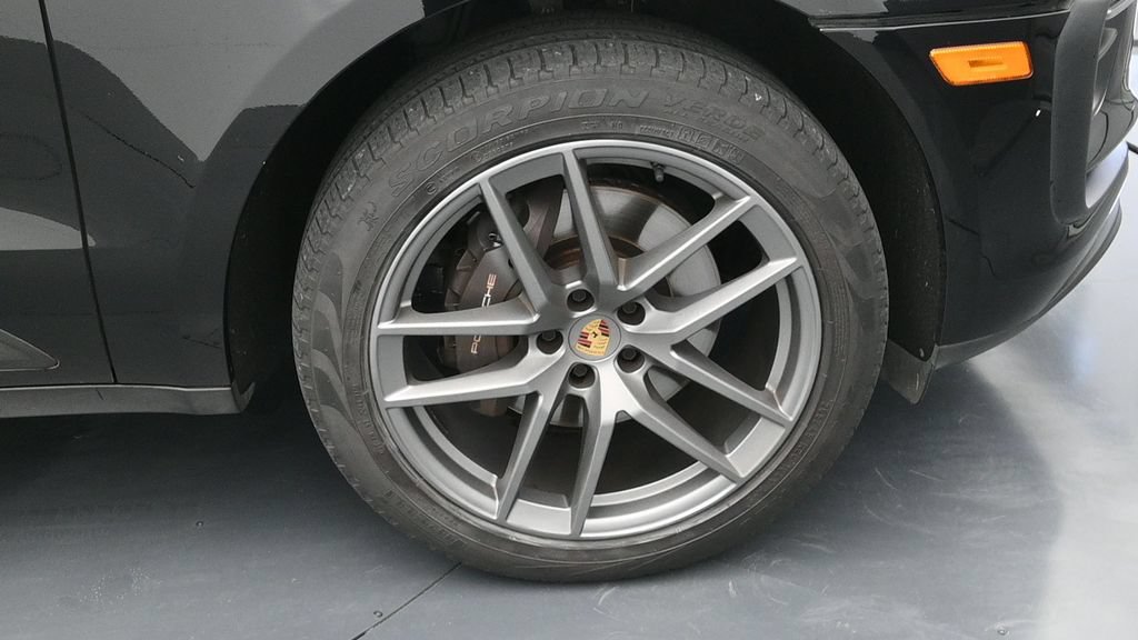 Certified 2023 Porsche Macan AWD/4WD image 15