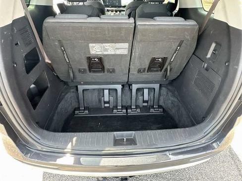 Used 2022 Kia Carnival LX FWD image 26