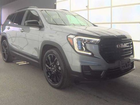 Used 2023 GMC Terrain SLE w/ Elevation Edition FWD image 2