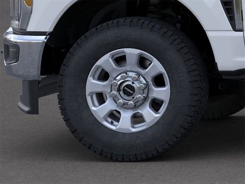 New 2025 Ford F250 XLT w/ FX4 Off-Road Package image 19